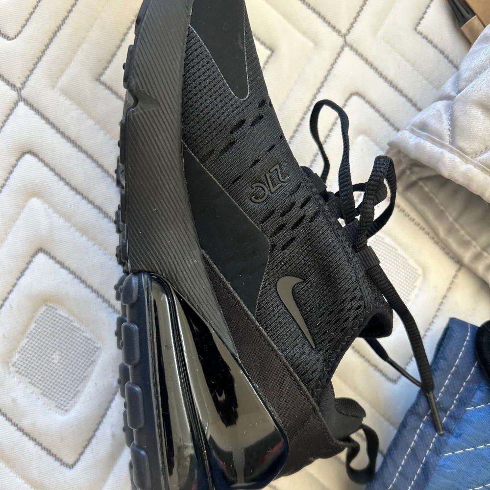 Nike shoes size 6 airmax 279